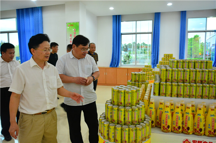 6月20日，馬鞍山市政府副秘書長劉觀林，馬鞍山市委農(nóng)辦專職副主任賀明，博望區(qū)副區(qū)長郝甲林，和縣人民政府副區(qū)長毛祚雙，市政府辦公室四級調(diào)研員俞加生，花山區(qū)農(nóng)業(yè)農(nóng)村水利局局長陳立兵，含山縣農(nóng)業(yè)農(nóng)村局局長汪(圖8)