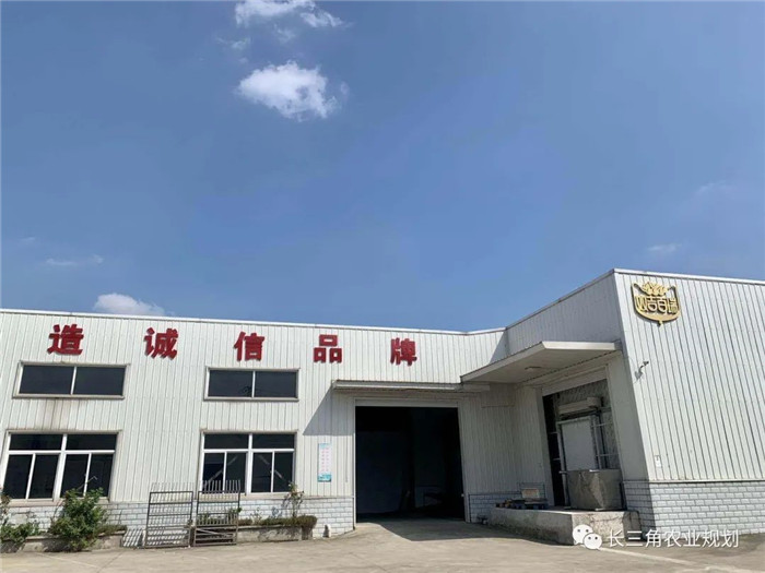 為了幫助園區(qū)的提檔升級，南京市農(nóng)業(yè)農(nóng)村局特委托中農(nóng)富通編制《南京市農(nóng)業(yè)園區(qū)發(fā)展研究報告》，以期從產(chǎn)業(yè)發(fā)展路徑、園區(qū)發(fā)展模式、保障措施等多維度為南京市農(nóng)業(yè)園區(qū)未來三年的發(fā)展做統(tǒng)籌謀劃。 8月19日，中農(nóng)(圖17)