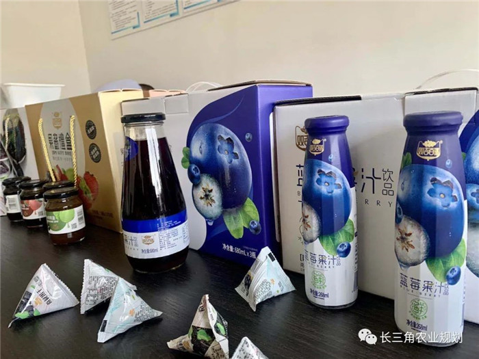 為了幫助園區(qū)的提檔升級，南京市農(nóng)業(yè)農(nóng)村局特委托中農(nóng)富通編制《南京市農(nóng)業(yè)園區(qū)發(fā)展研究報告》，以期從產(chǎn)業(yè)發(fā)展路徑、園區(qū)發(fā)展模式、保障措施等多維度為南京市農(nóng)業(yè)園區(qū)未來三年的發(fā)展做統(tǒng)籌謀劃。 8月19日，中農(nóng)(圖18)